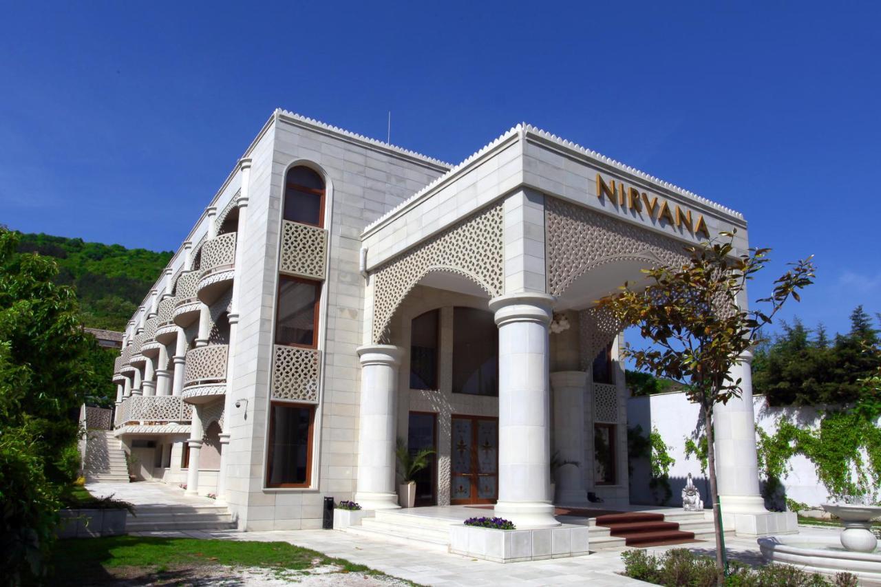 Familly Art Hotel Nirvana شومن المظهر الخارجي الصورة