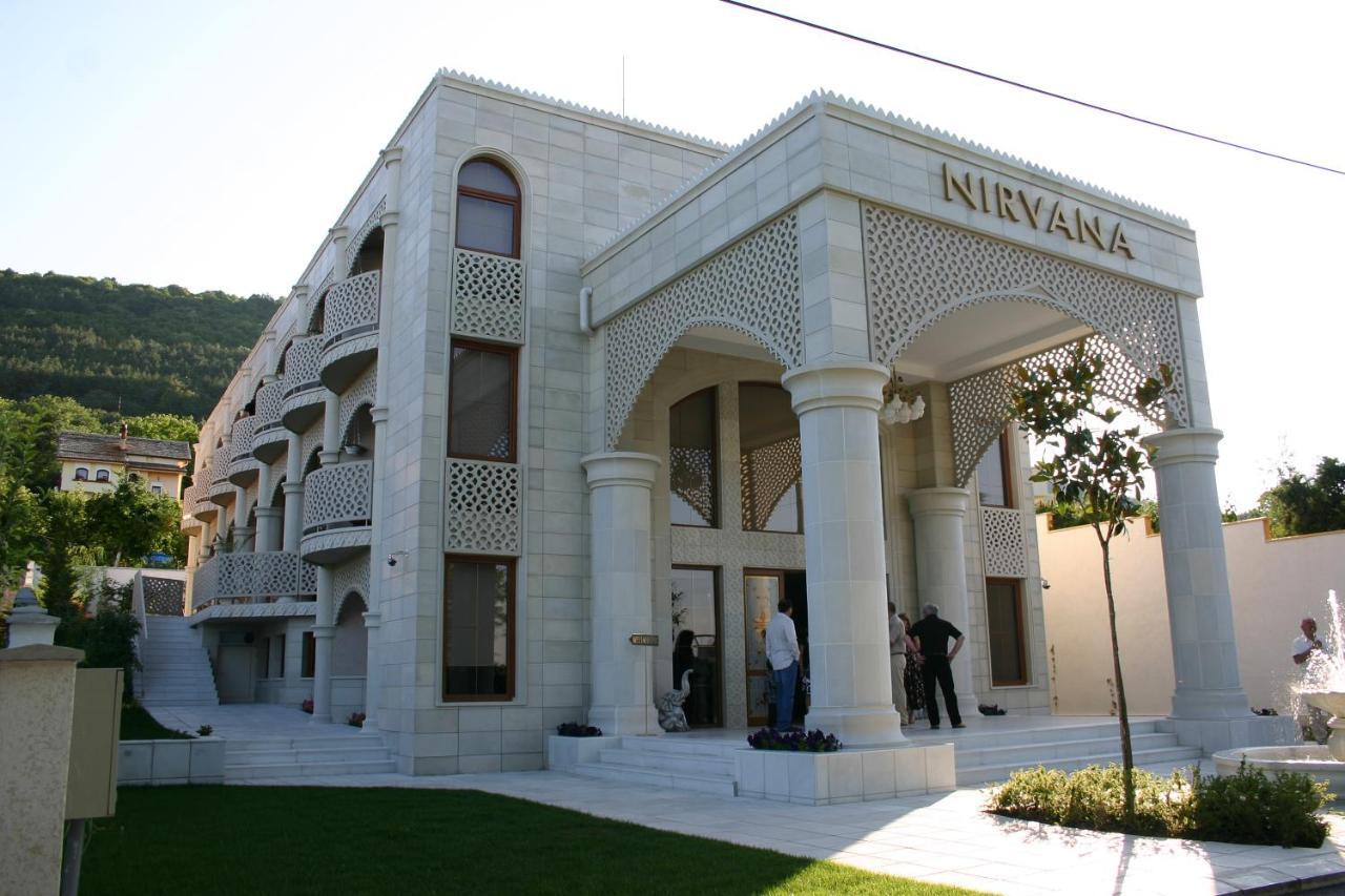 Familly Art Hotel Nirvana شومن المظهر الخارجي الصورة